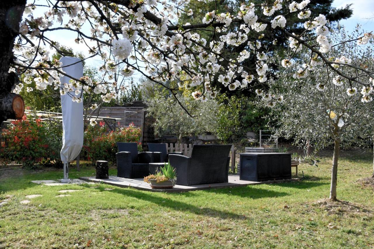 L'Ocabee Villa La Tour-d'Aigues Exterior photo