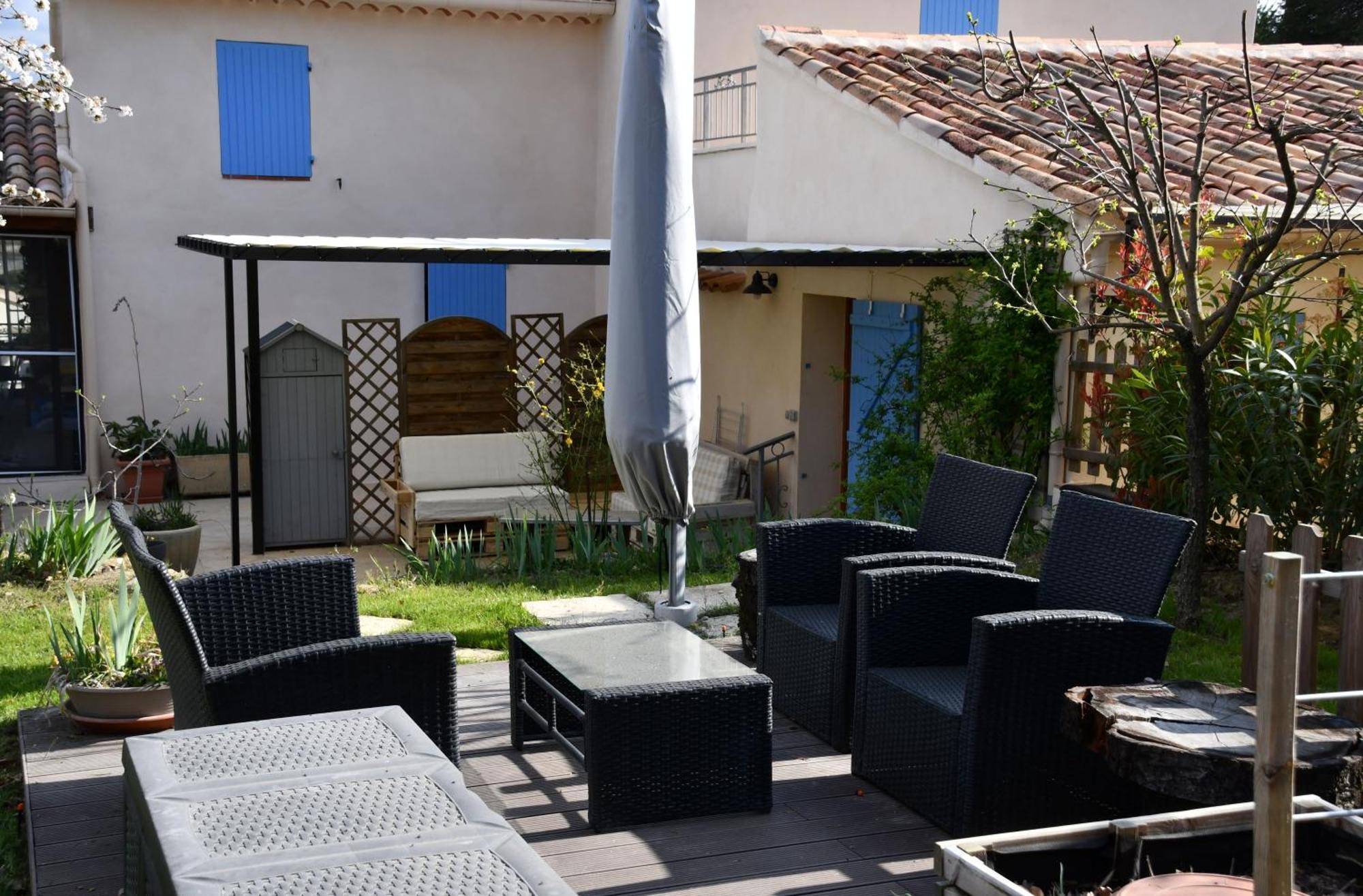 L'Ocabee Villa La Tour-d'Aigues Exterior photo